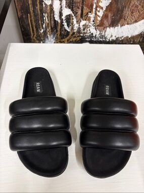 ROAM Puffer Slides - Black